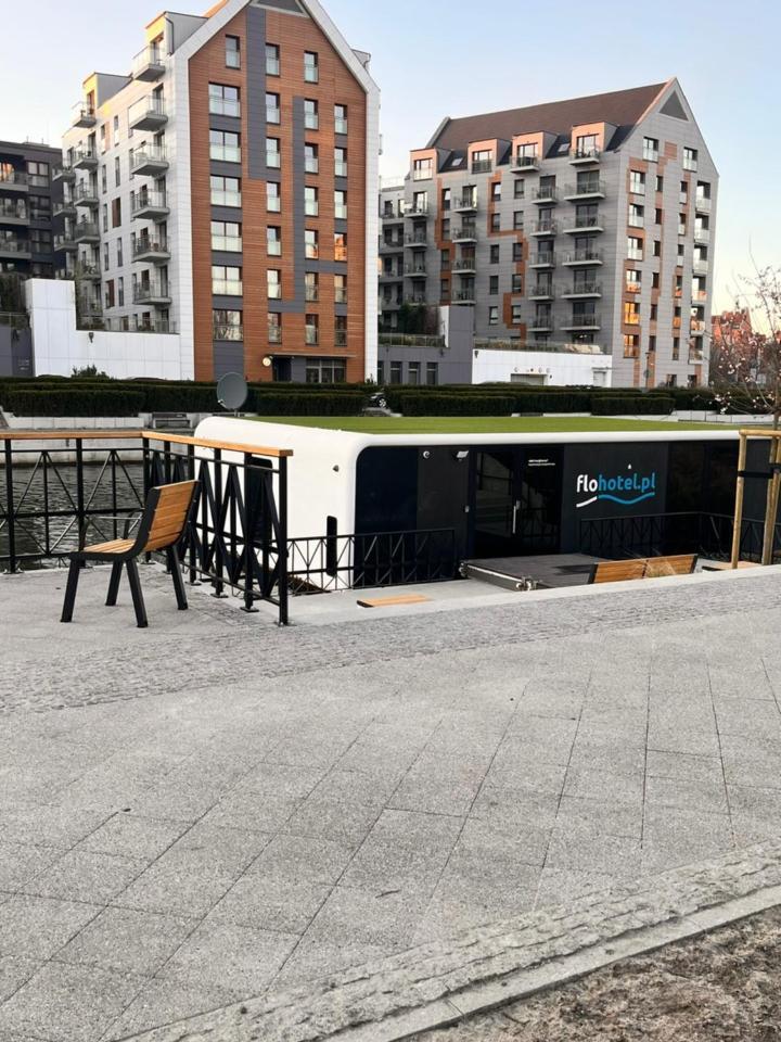 Dom Na Wodzie - Flohotel Gdansk Ngoại thất bức ảnh